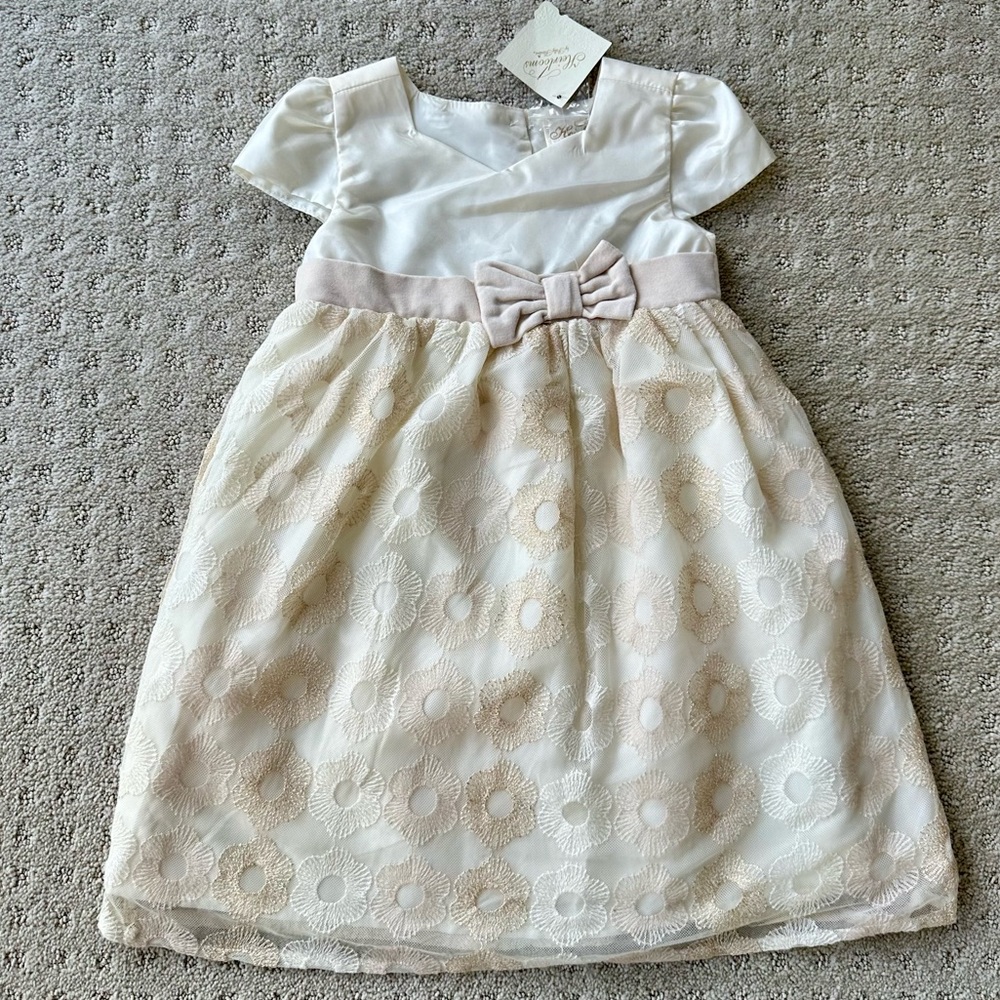 NWT Heirlooms By Polly Flinders Cream Embroidered Cap Sleeve Dress, 4T